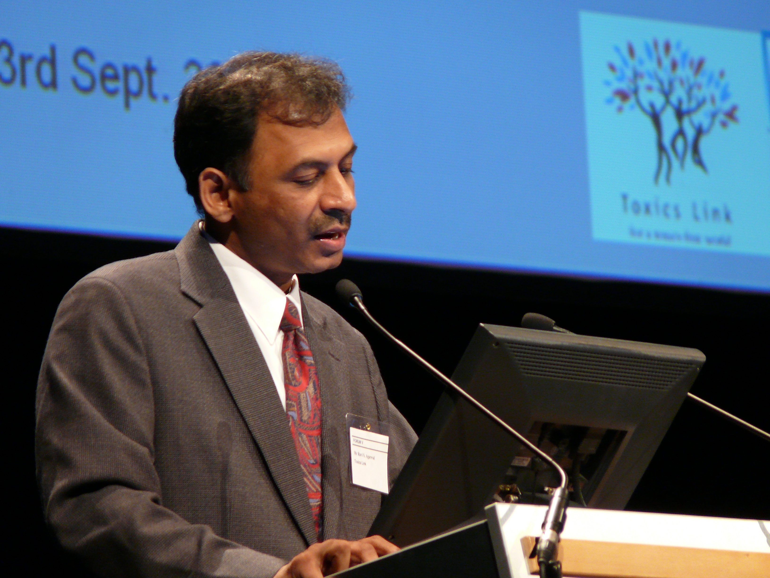 Ravi Agarwal making presentation at IFCS, Hungary 2006